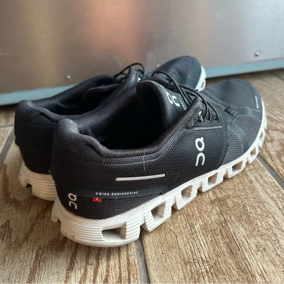 OnCloud 5 Slip On Bungee Lace Running Shoes Casual Workout Black White Mens 10.5 - Picture 4 of 8